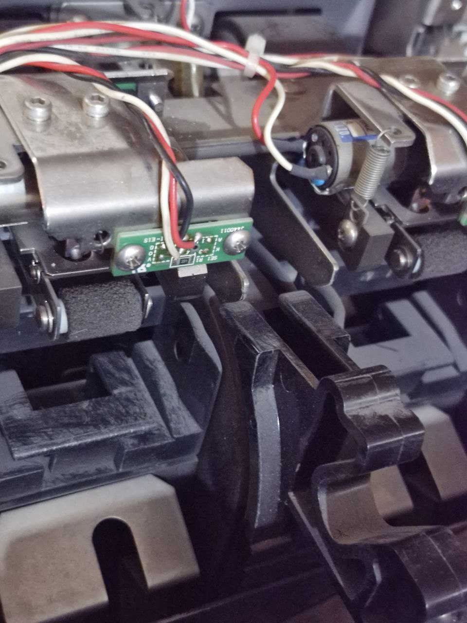 Film transport guide mechanism